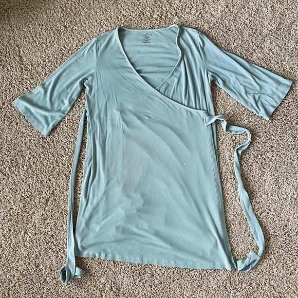 (SOLD) Caden Lane maternity robe and matching knotted gown and hat - Picture 2 of 4